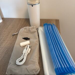 Food Vacuum Sealer in white with Accessories New by Goscien